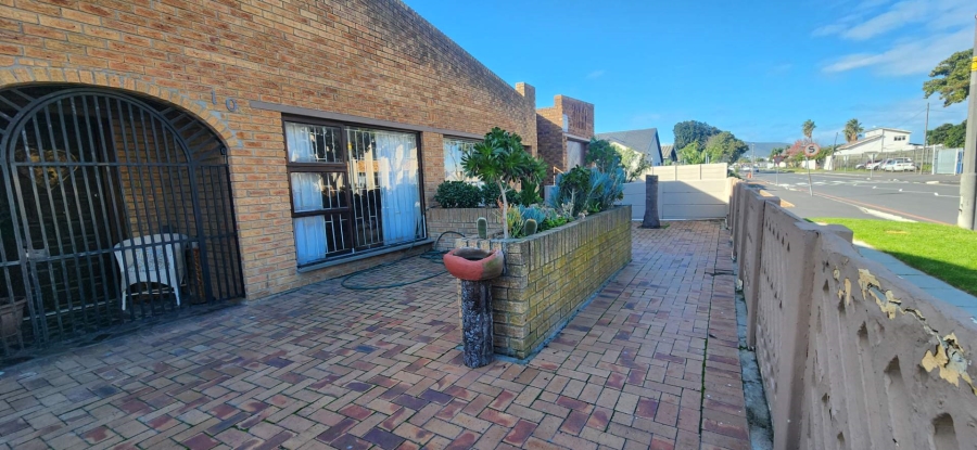 3 Bedroom Property for Sale in Bothasig Western Cape